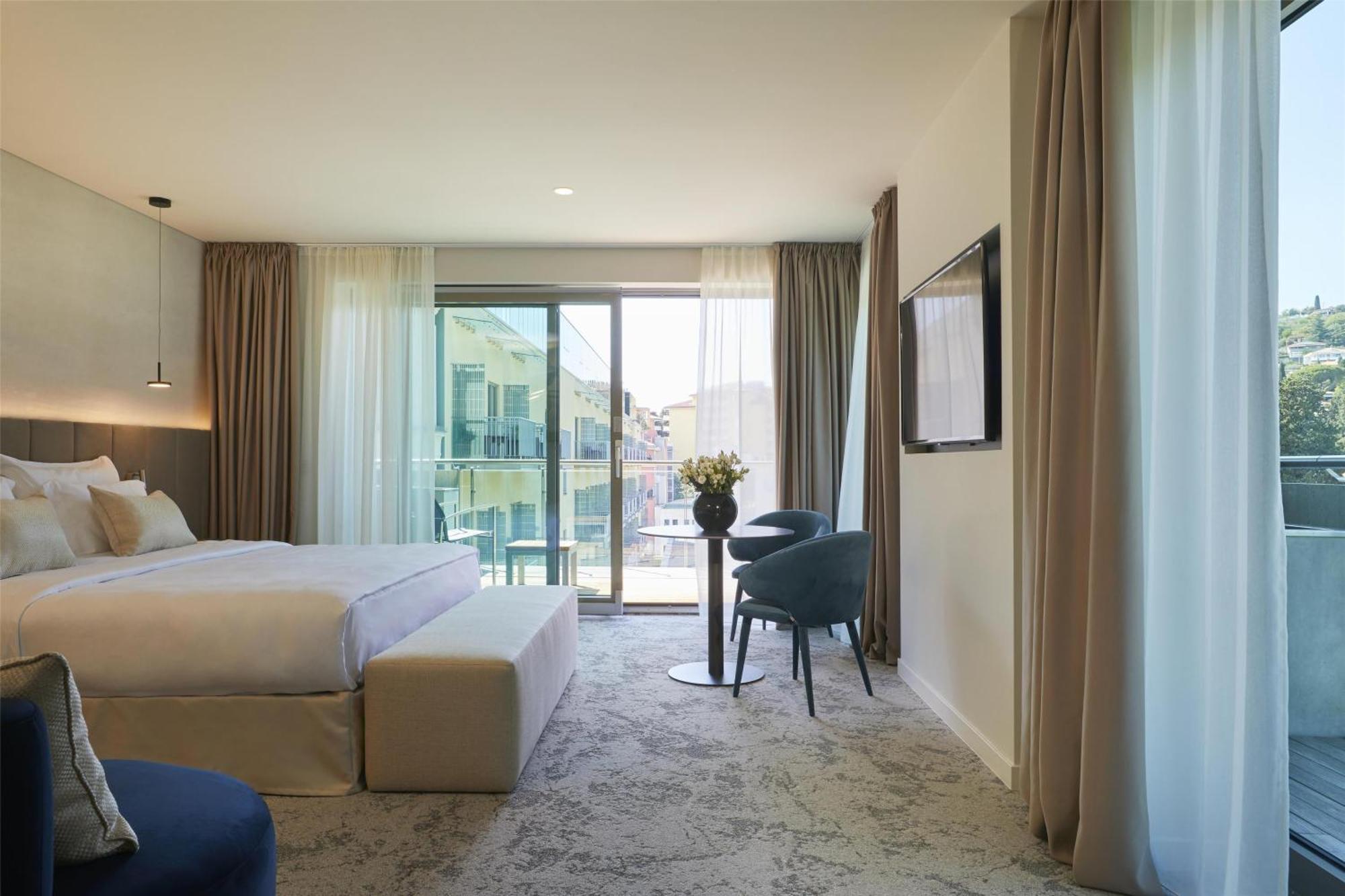 Kempinski Palace Hotel 5*