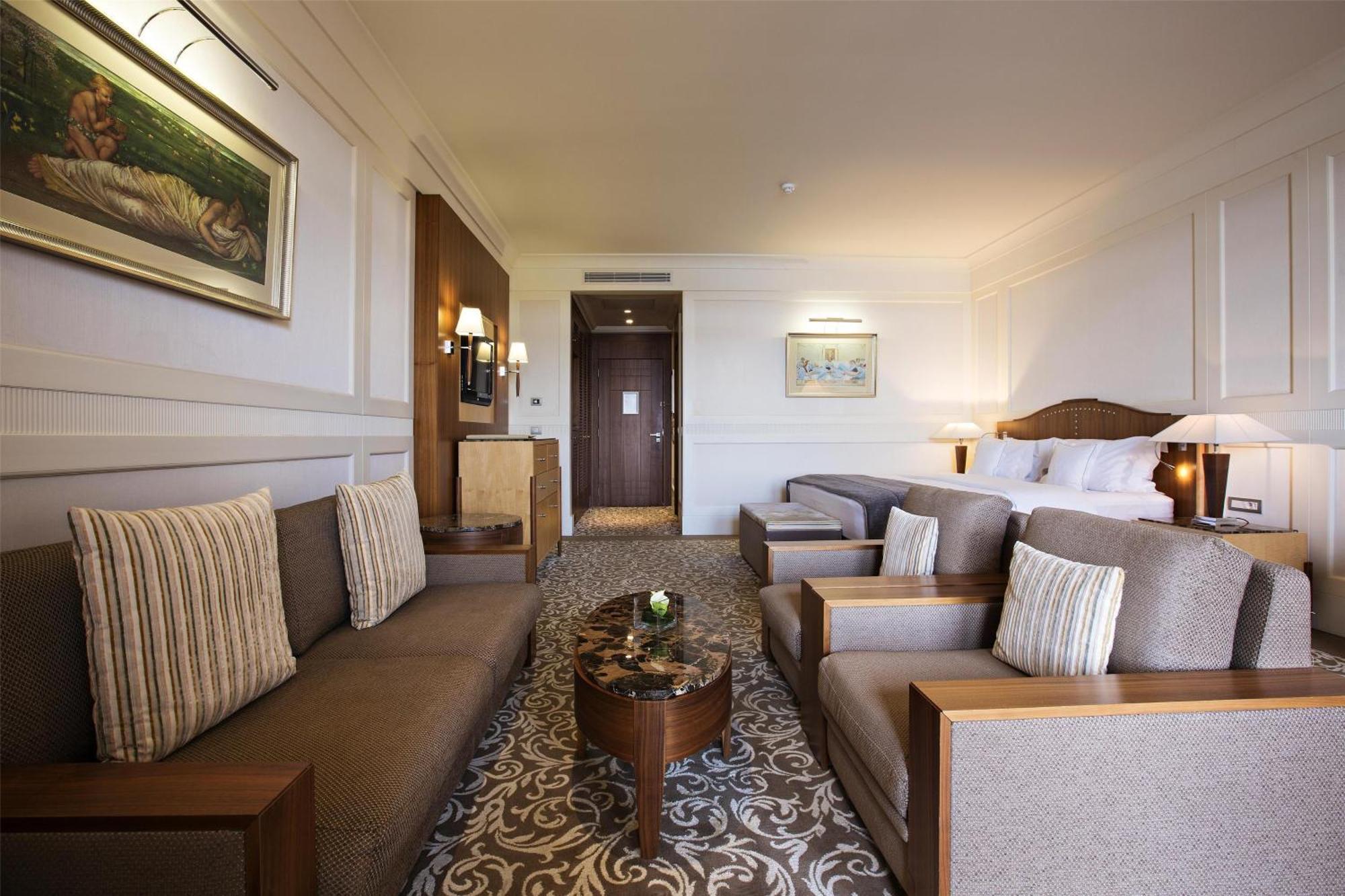 Kempinski Palace Hotel 5*